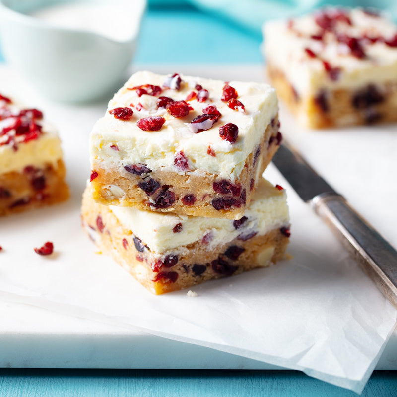 WHITE CHOCOLATE & RASPBERRY BLONDIE